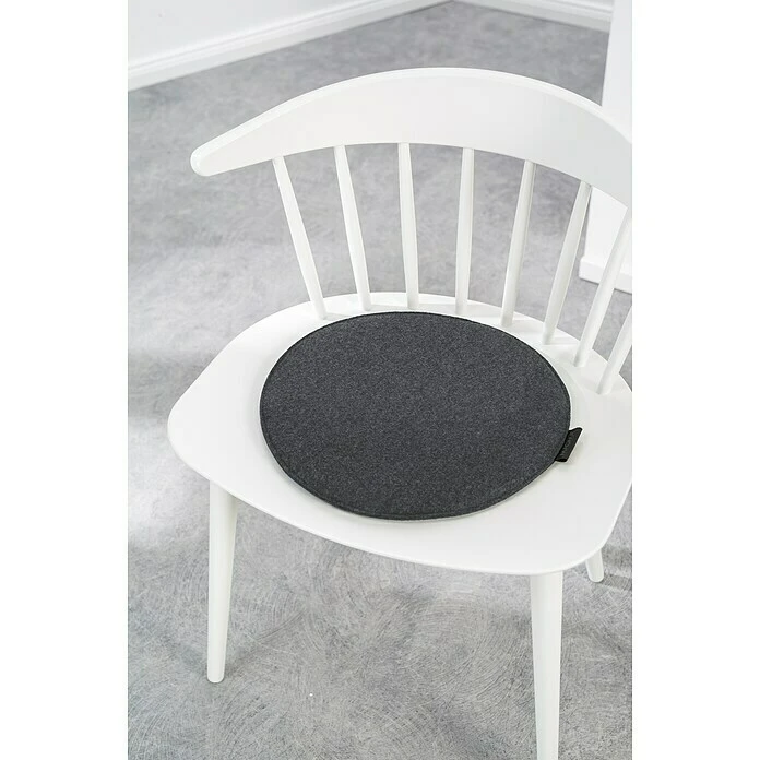 BAUHAUS Sitzkissen Rund Carl Ø X H: 35 X 2 Cm, Anthrazit, 100 % Polyester 6 BAUHAUS Sitzkissen Rund Carl Ø X H: 35 X 2 Cm, Anthrazit, 100 % Polyester – Bild 4